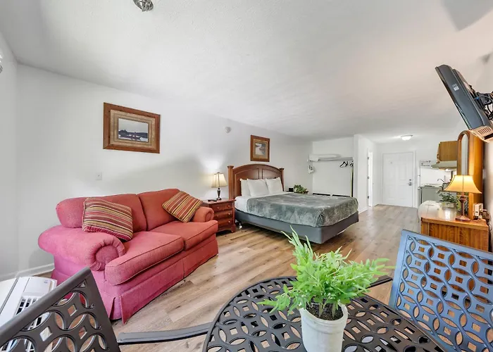 Halesford Harbour Resort - Smith Mountain Lake